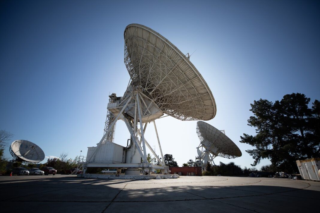 Transmisión satelital para el alunizaje