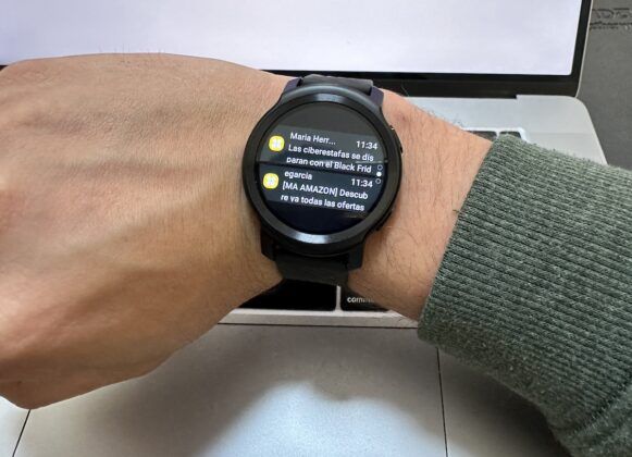 Moto Watch 100