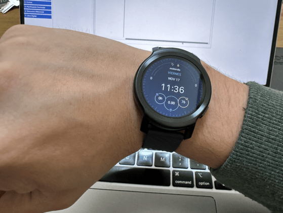 Moto Watch 100