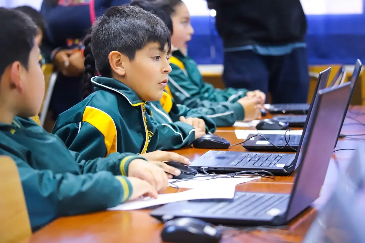 Subtel conecta más de 9 mil escuelas y 3 millones de estudiantes