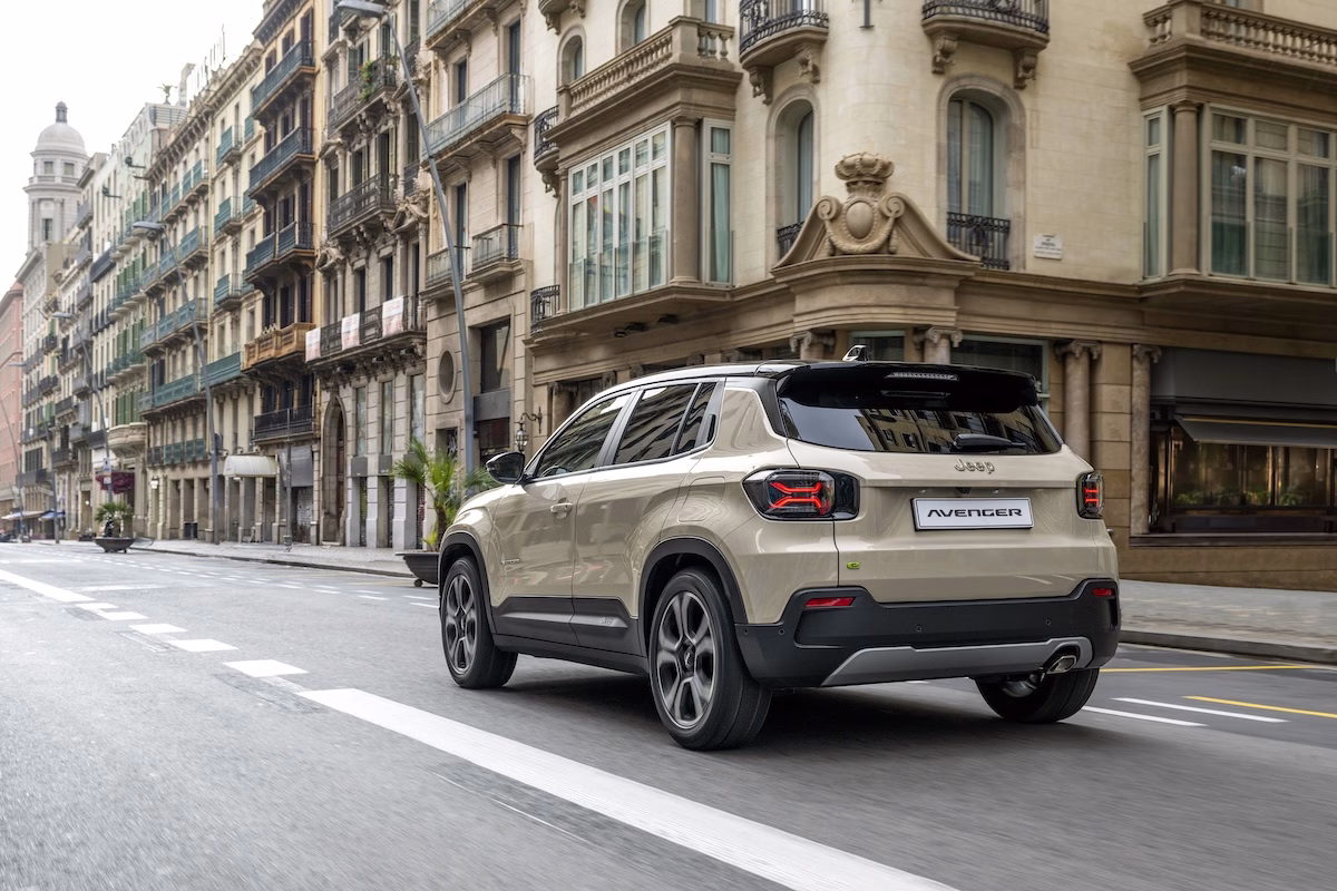 Jeep Avenger eléctrica y Avenger e-Hybrid llegan a Chile Jeep Avenger