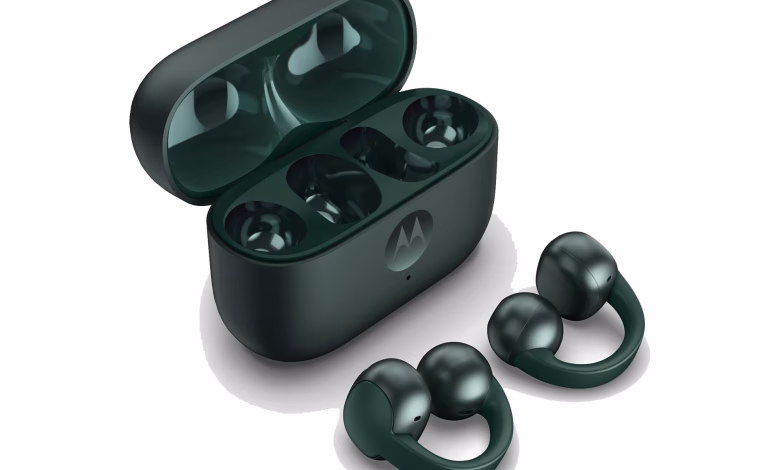 Ya están en Chile el moto buds loop y el moto watch fit 1 moto buds loop