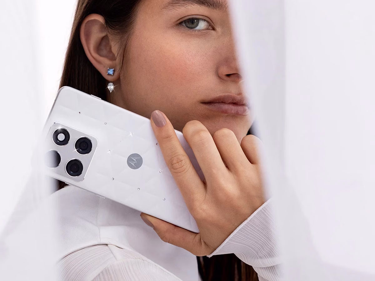 Motorola Edge 70 Swarovski Edition: Lujo, diseño y tecnología en una edición que busca destacar 1 Lujo, moda y rendimiento Motorola Edge 70 Swarovski Edition